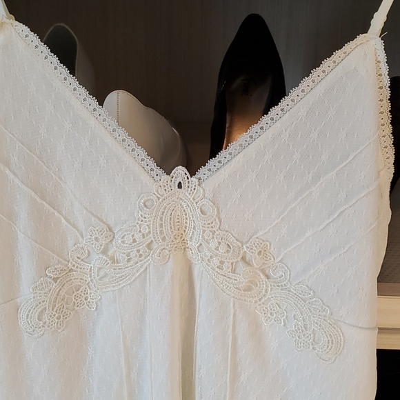 Cream camisole blouse - Picture 2 of 5